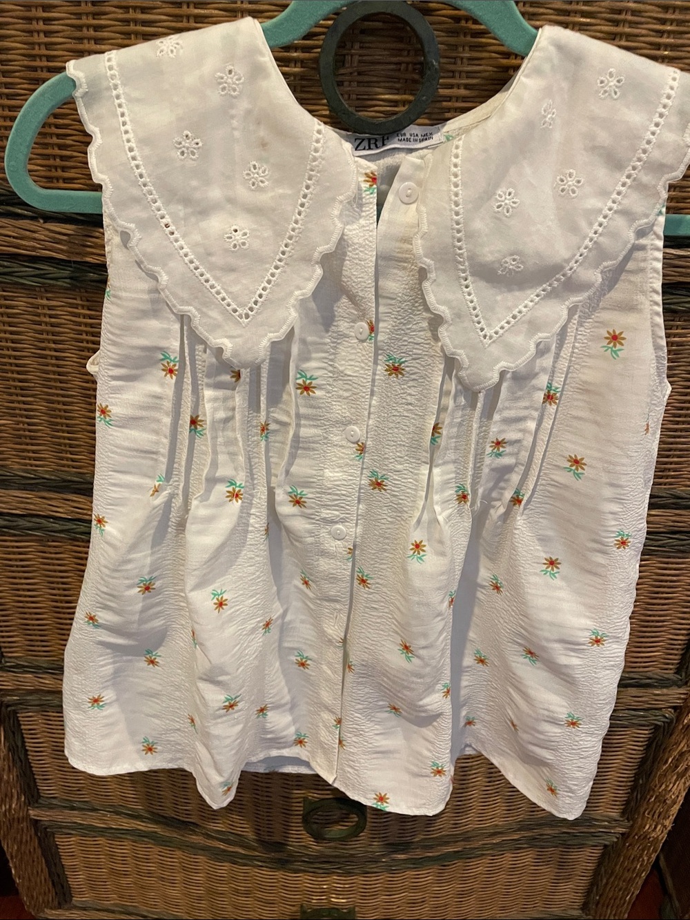 Zara White Sleeveless Blouse with Orange-Green Daisy Embroidery